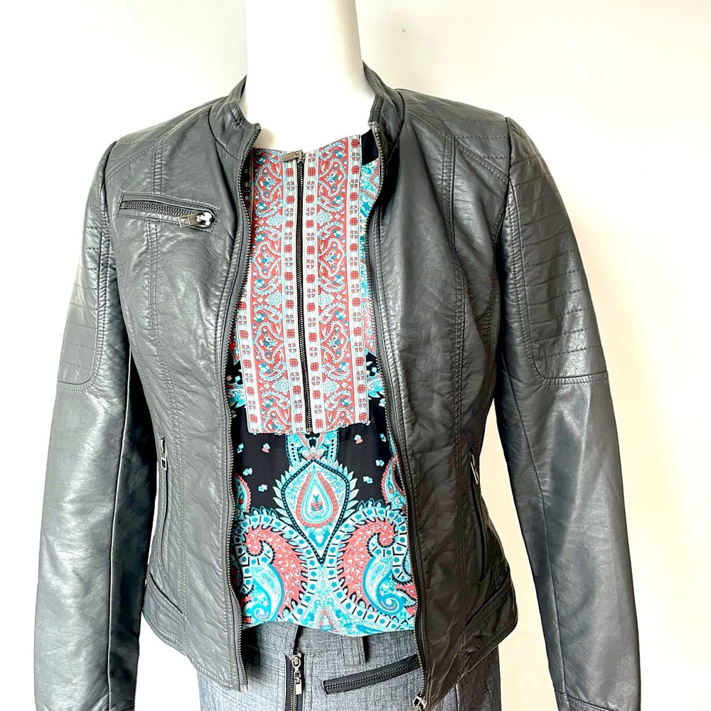 BCBG colourful top
